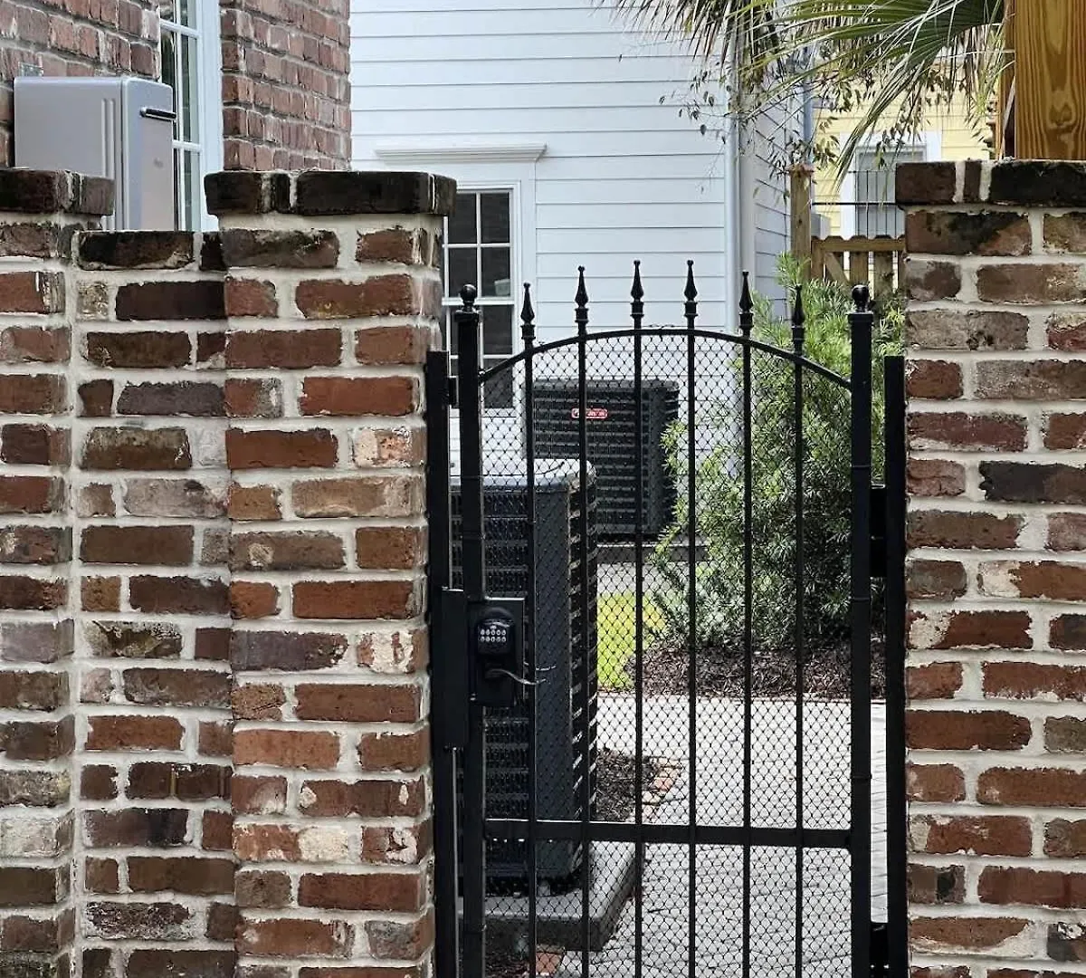 Spacious 3-Floor Downtown Retreat - Prime Location Savannah United States