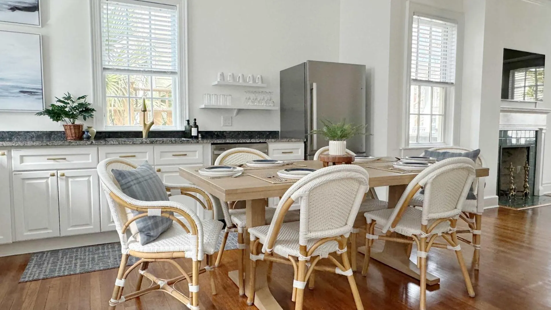 Spacious 3-Floor Downtown Retreat - Prime Location Savannah Holiday home