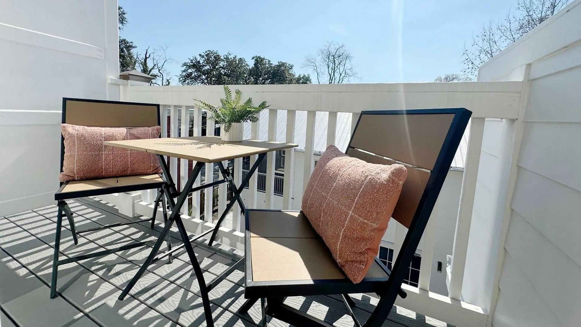 Spacious 3-Floor Downtown Retreat - Prime Location 薩凡納