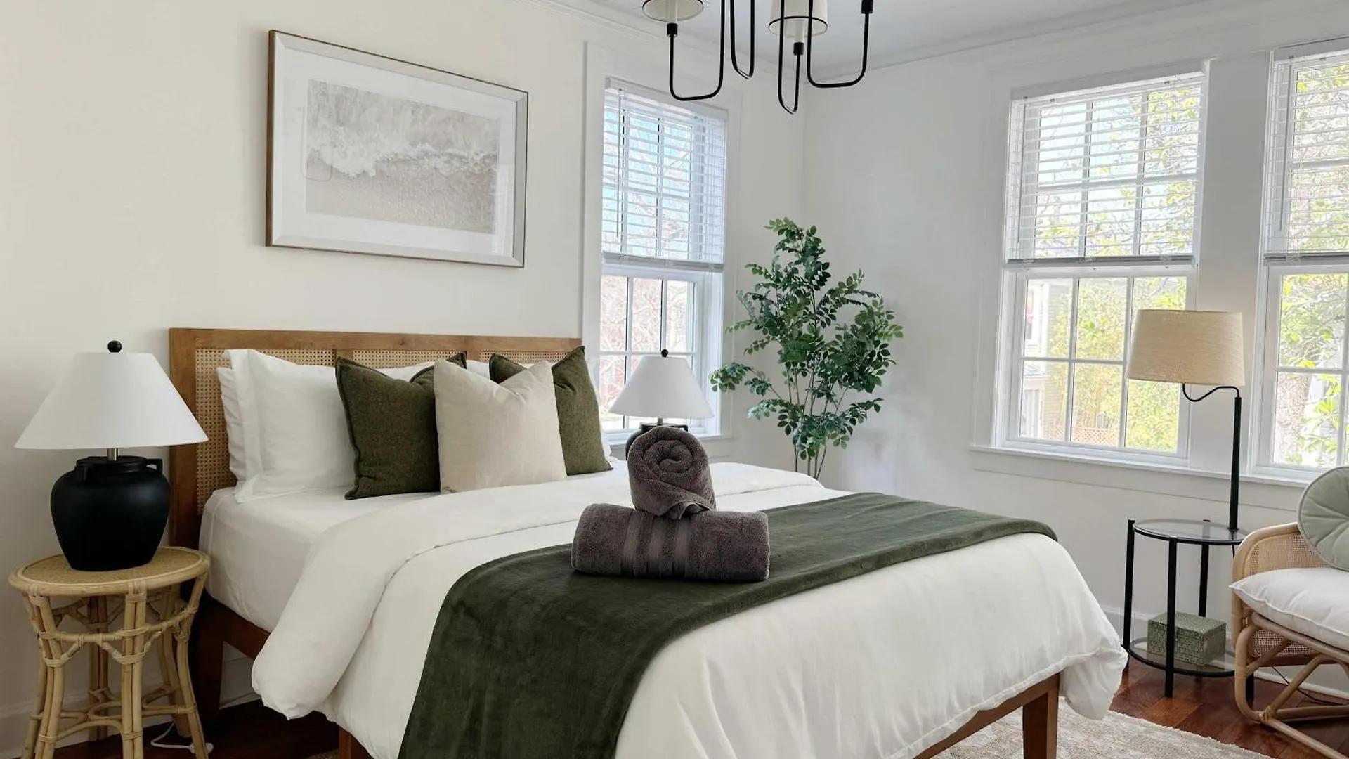 Spacious 3-Floor Downtown Retreat - Prime Location 薩凡納